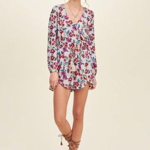 NWOT | Long Sleeve floral romper